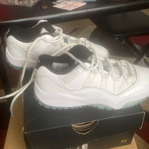 Boys Jordan Retro 11